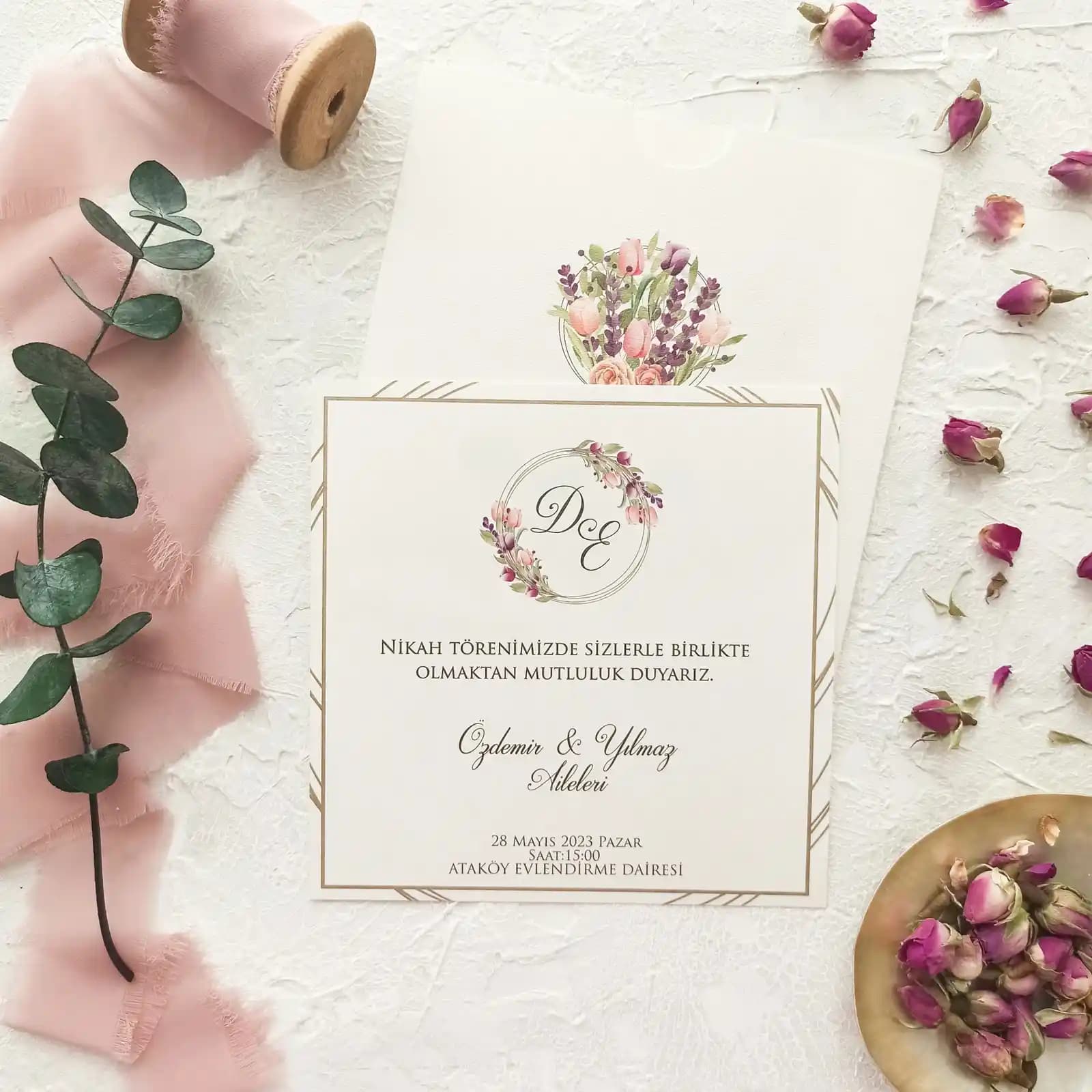 Düğün Davetiyesi Dekorasyonu ve Tasarım İpuçlarıyla Hayalinizdeki Organizasyonu Yaratın