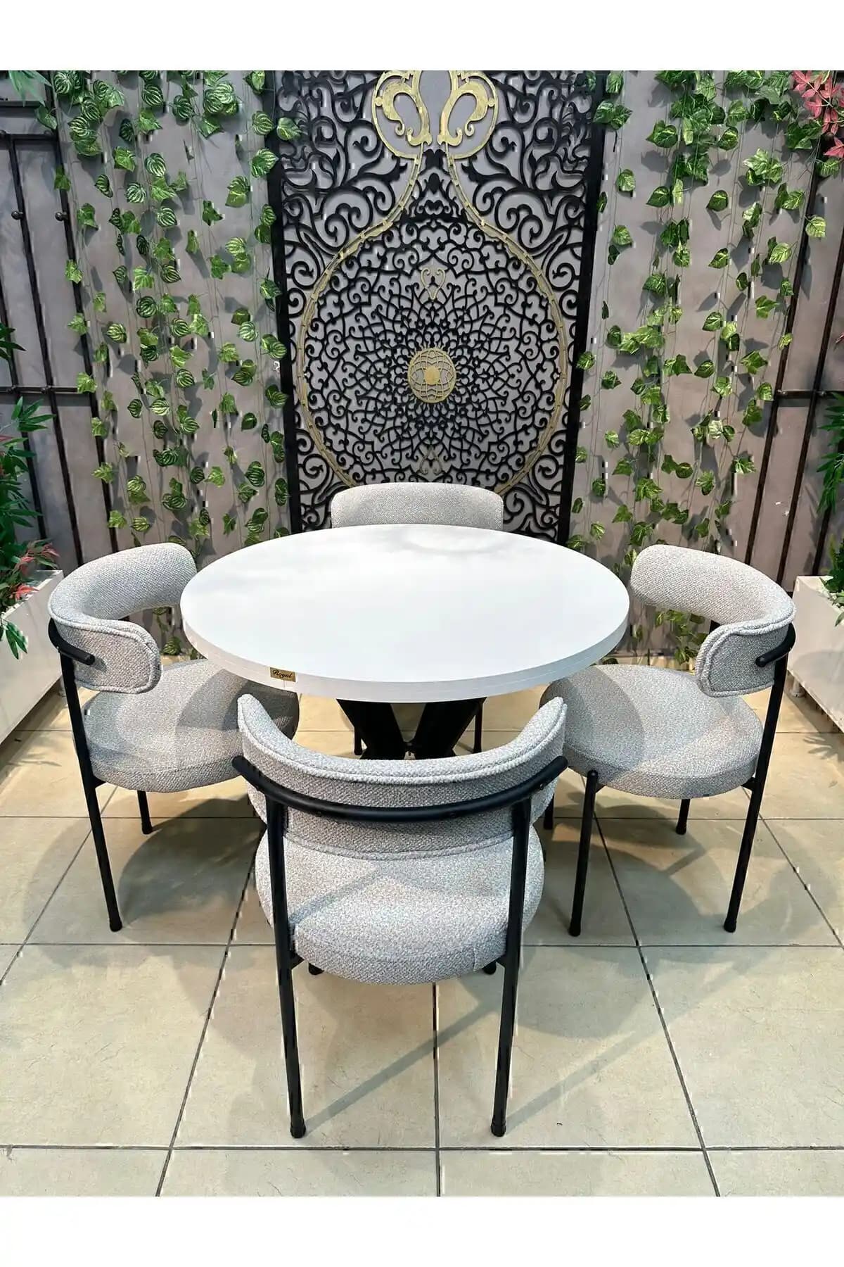 Dekoroom Moon Masa Sandalye Seti Modern Tasarım ve Fonksiyonellik İle Uygun Fiyatlı